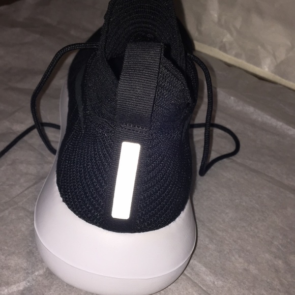 Pre-owned - Picture 3 of 8